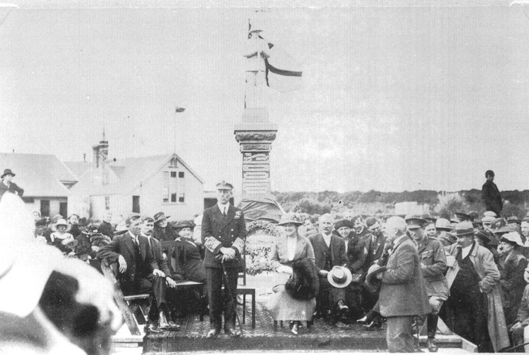 Unveiling the War Memorial at Auroa, 27 October 1921