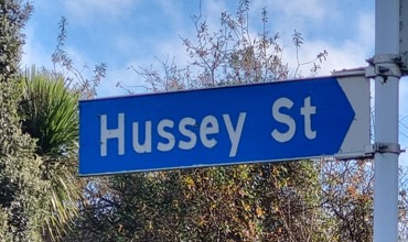 Hussey St street sign.jpg
