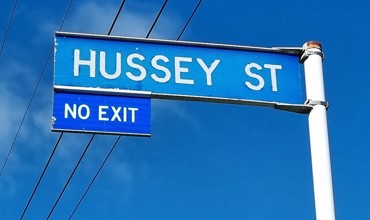 Hussey St, Oakura street sign.jpg