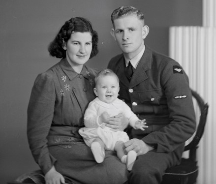 Gordan Stevens And Family SW1944 2019