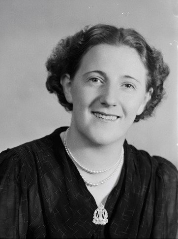 Yvonne SW1942 0814