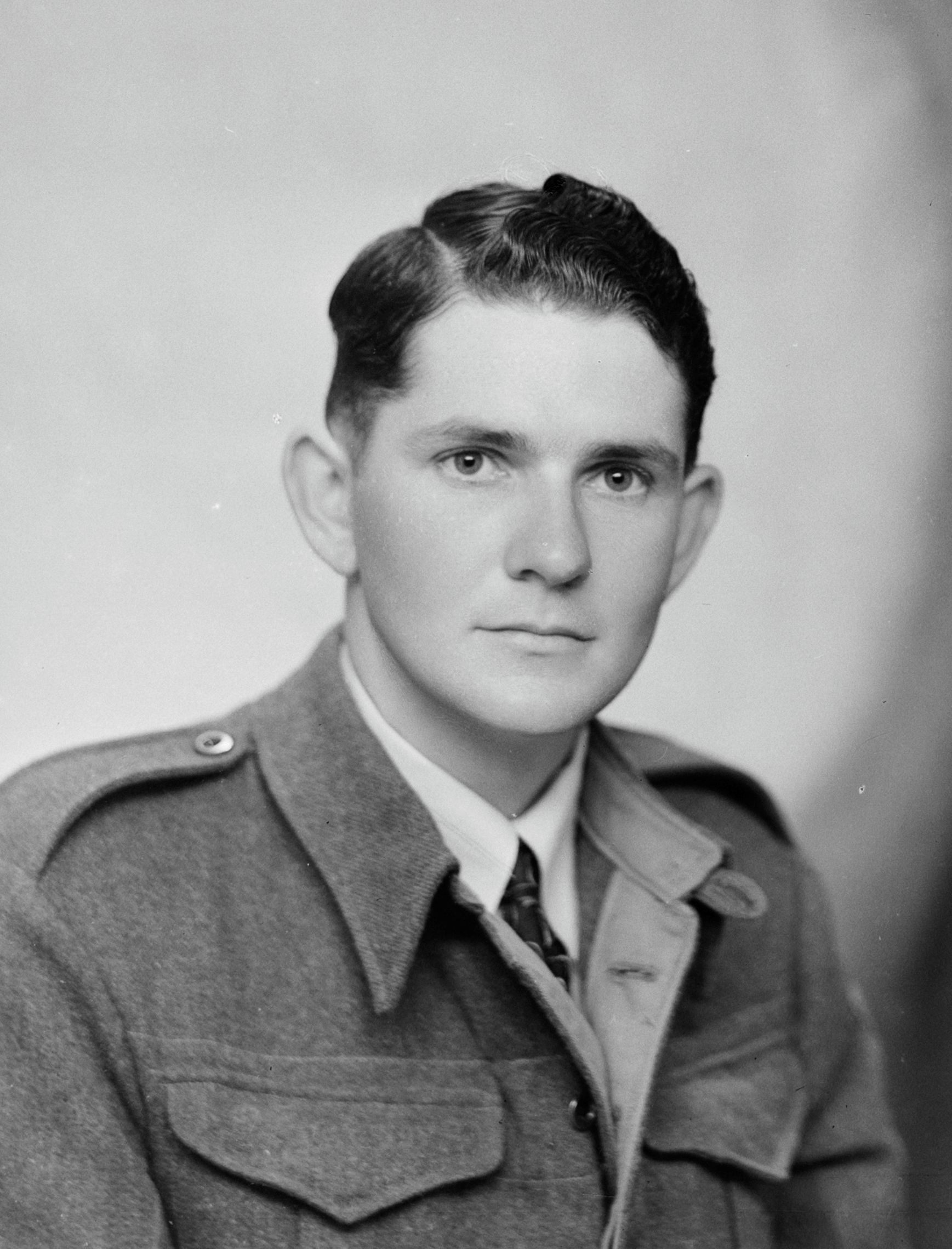 Ronald Cash (1940s). Swainson's Studios. Collection of Puke Ariki (WD.055844b).