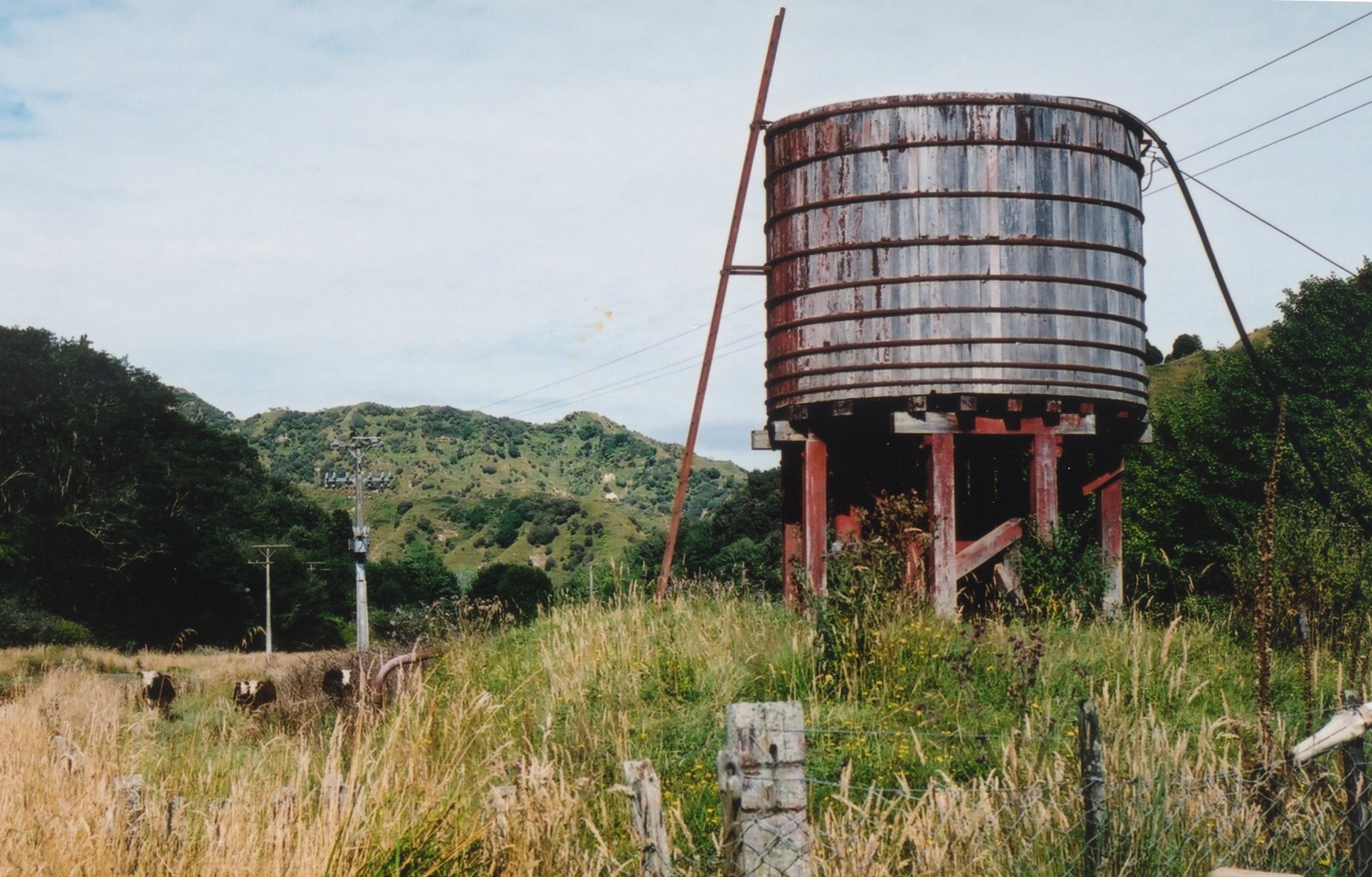 Whanga_water_tank_2.jpg