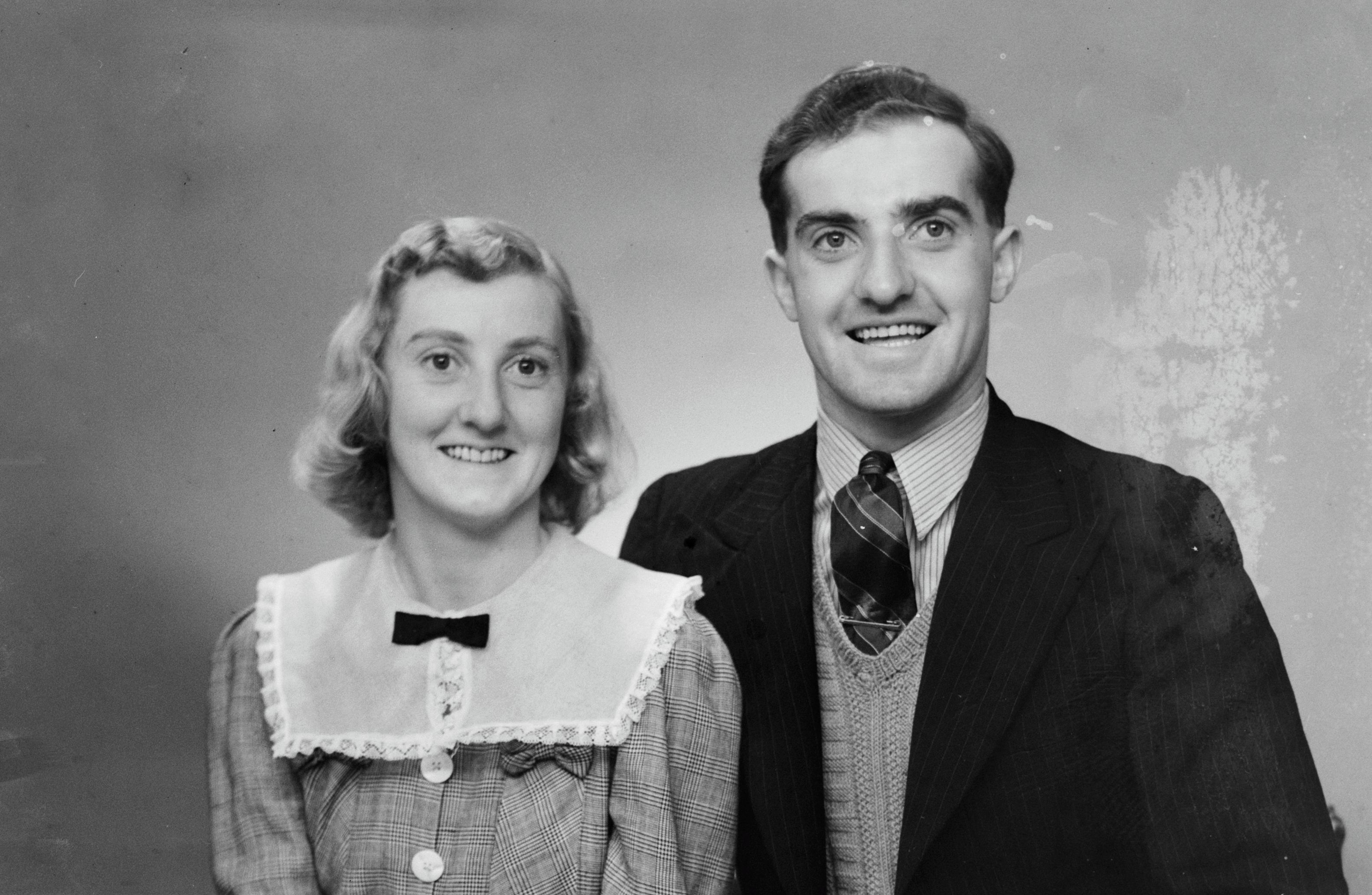 Eric Hadland and his sister Evelyn (1940s). Swainson's Studios. Collection of Puke Ariki (SW1944.13989).