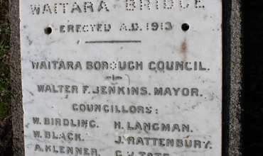 Waitara_Bridge_Plaque.JPG