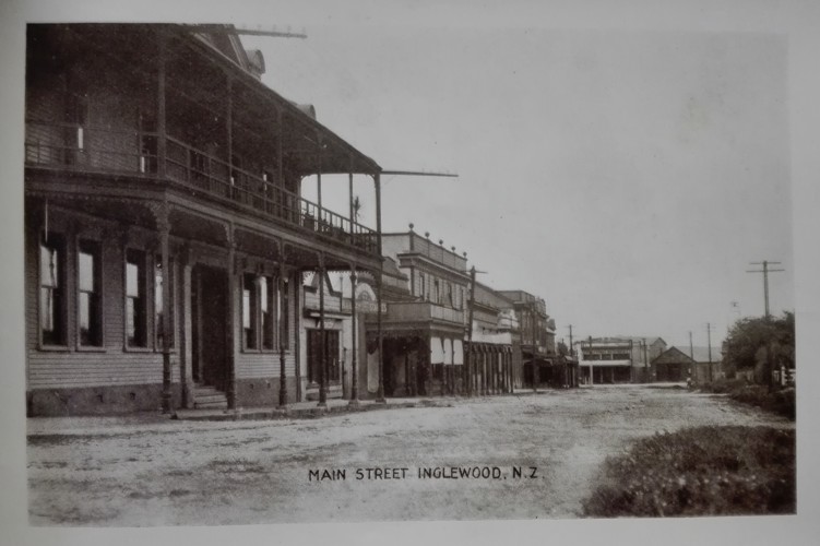 Matai_St_or_Mountain_Rd_Inglewood_circa_late-1900s_from_New_Plymouth_to_Wellington_NZ_Railway_Souvenir_View_Album_.jpg