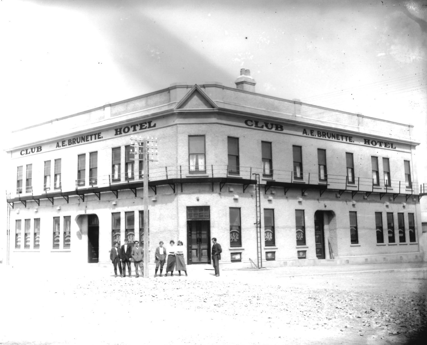 Club_Hotel_1914_edit.jpg