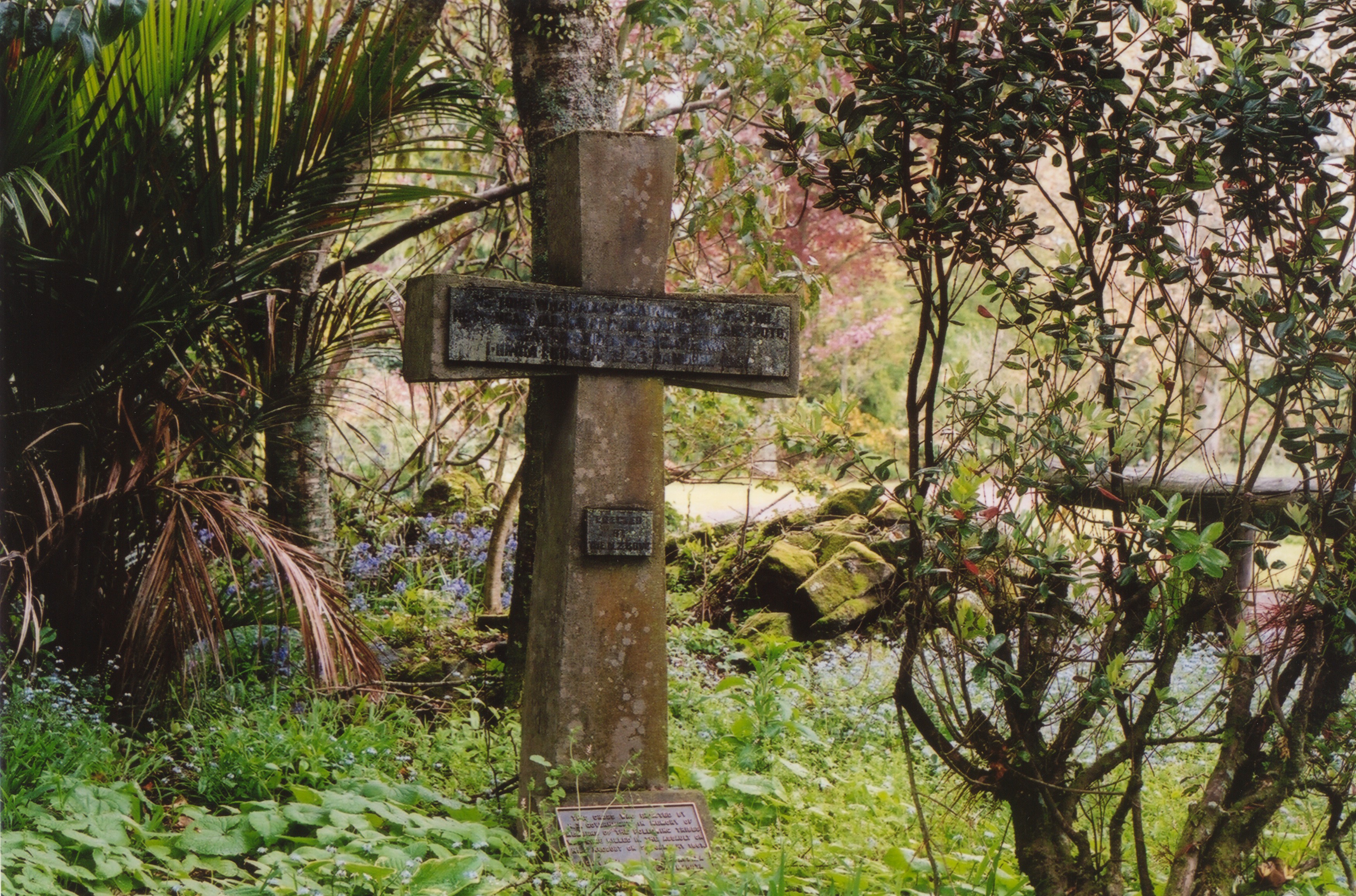 Huirangi_Cross.jpg