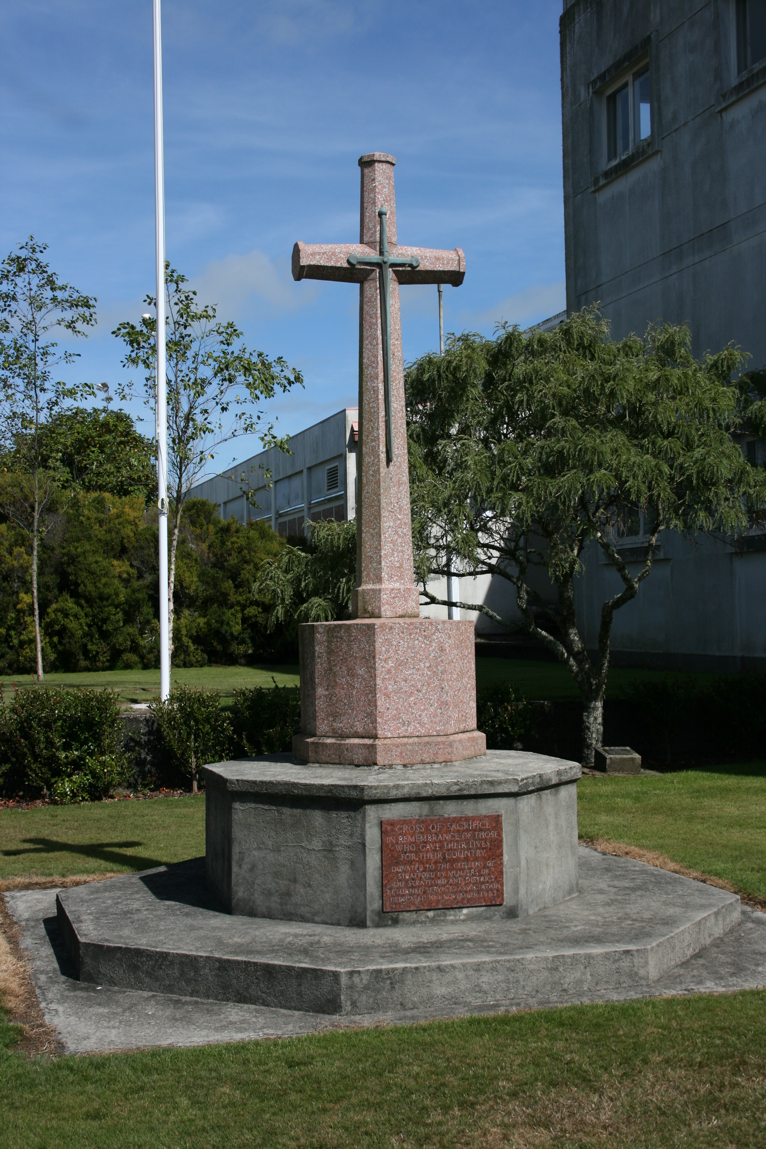 Stratford_Memorial_Cross_050.jpg