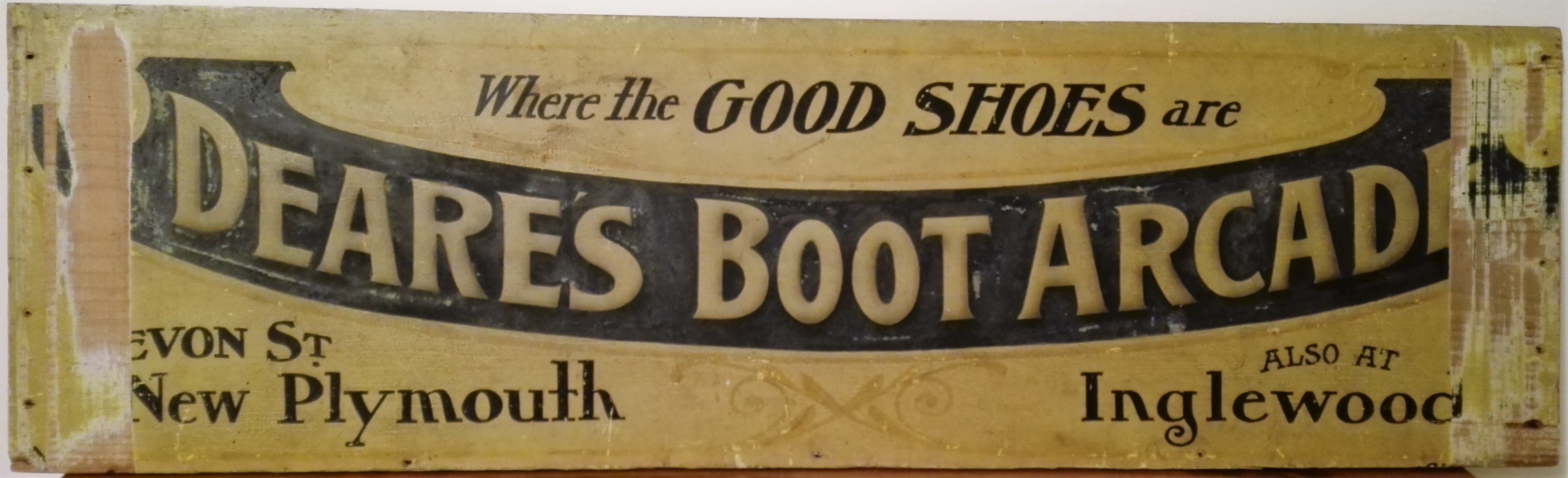 Deare_s_Boot_Arcade_Sign.jpg