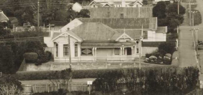 Davie_House_in_1923_before_additions__National_Library_Cropped_Image.JPG