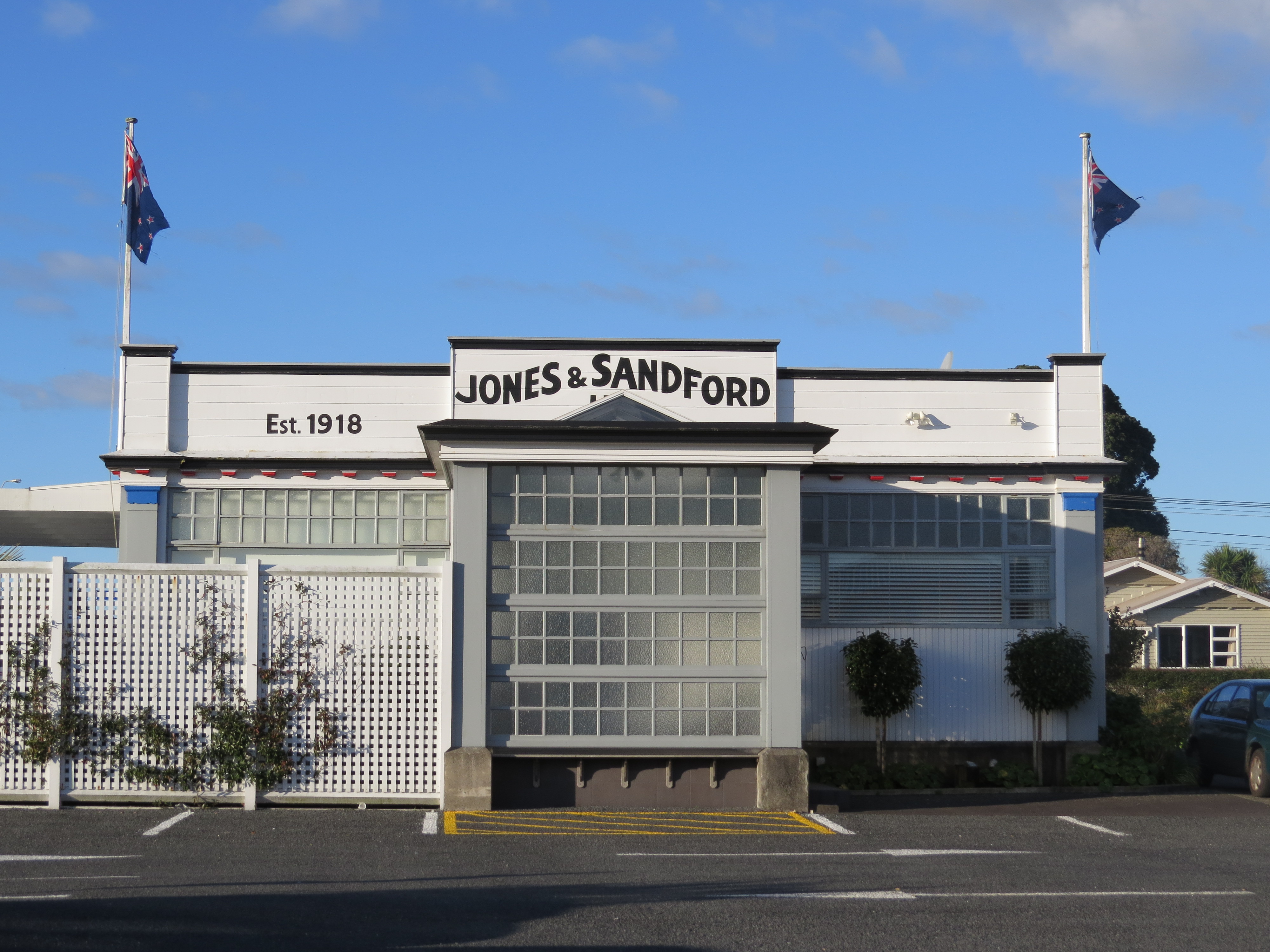 Jones_and_Sandford_Building.JPG
