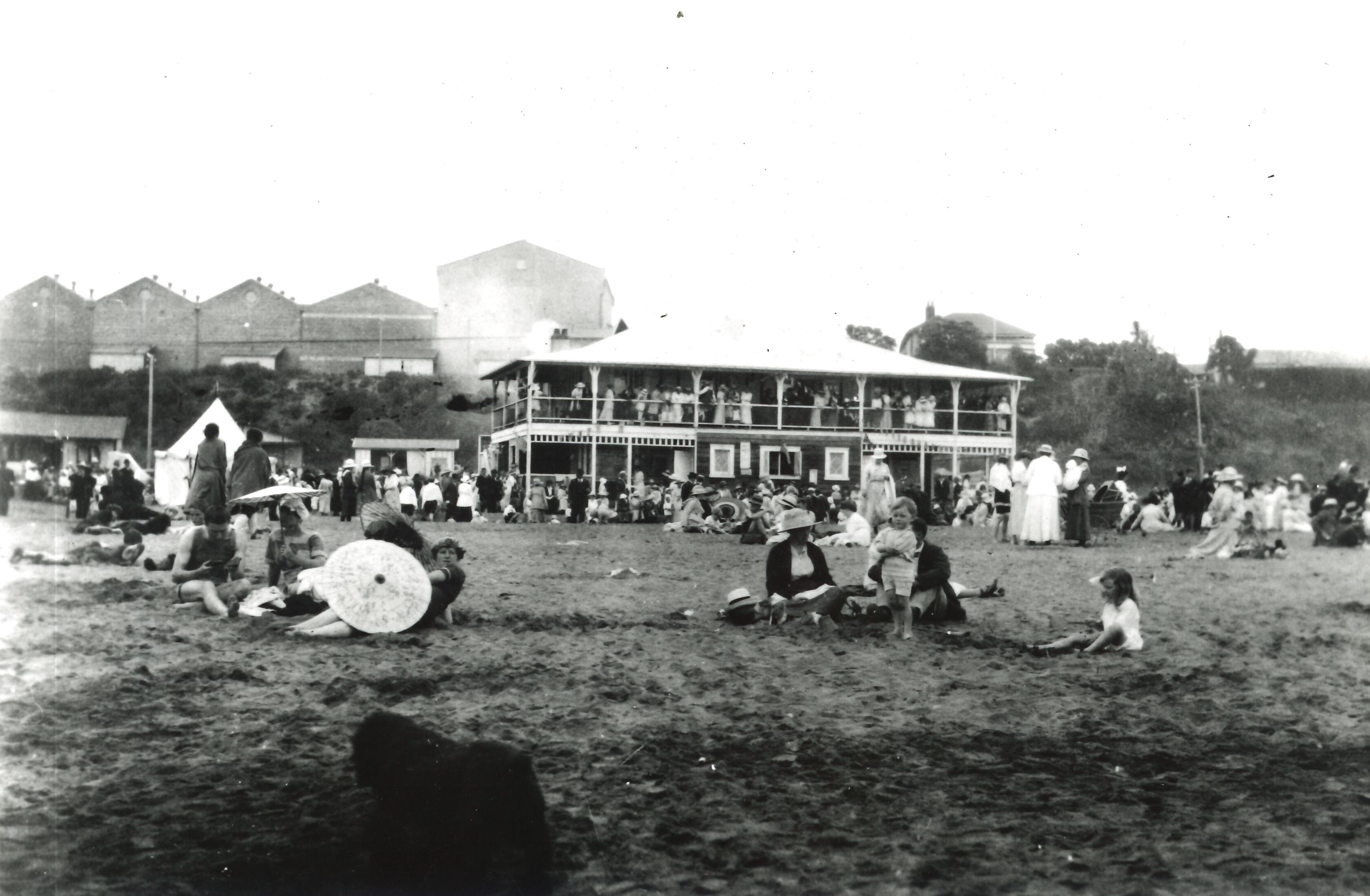 Ngamotu_Palladium_and_Beach_c1920s.jpeg