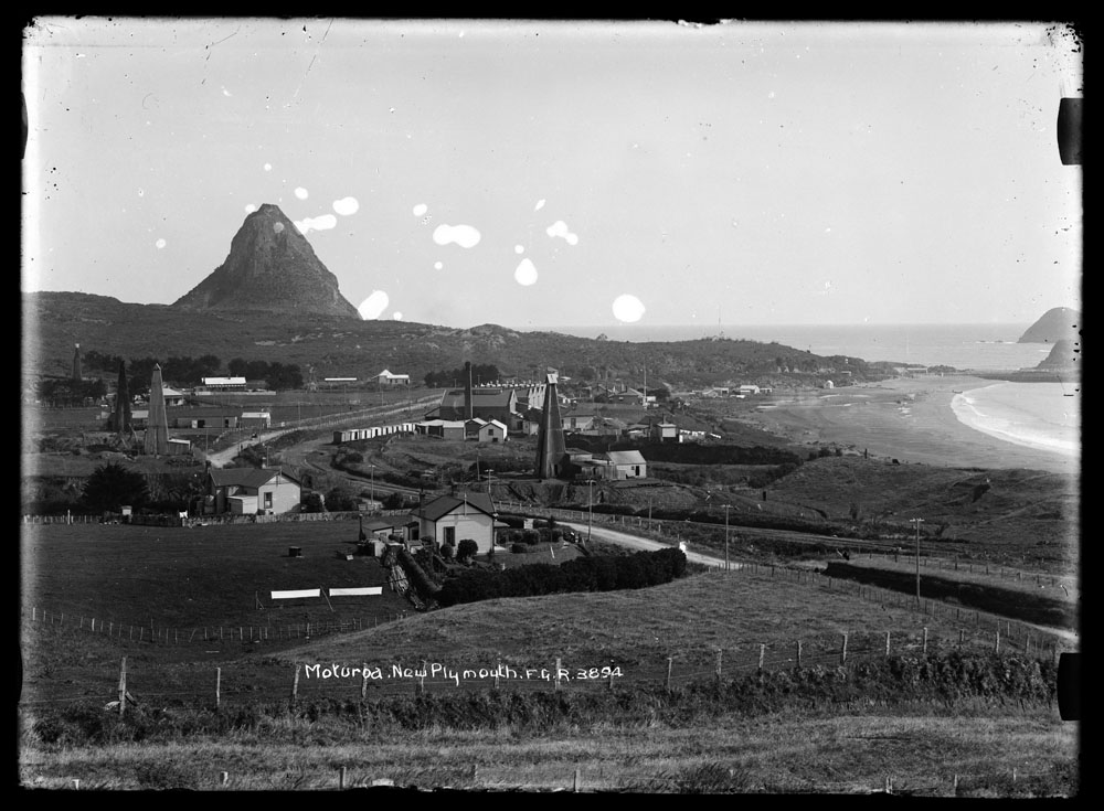 Moturoa_Circa_1913__Auckland_Libraries__by_George_Radcliffe.jpg