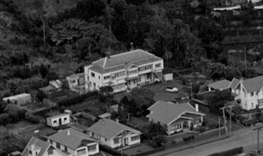 Arthur_Standish_s_Residence__Wallace_Place__Whites_Aviation_Aerial_Photograph__24_August_1949.JPG