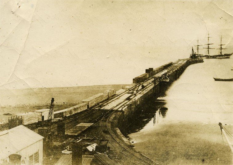 PHO2010 0022 Halcione At Breakwater 1890