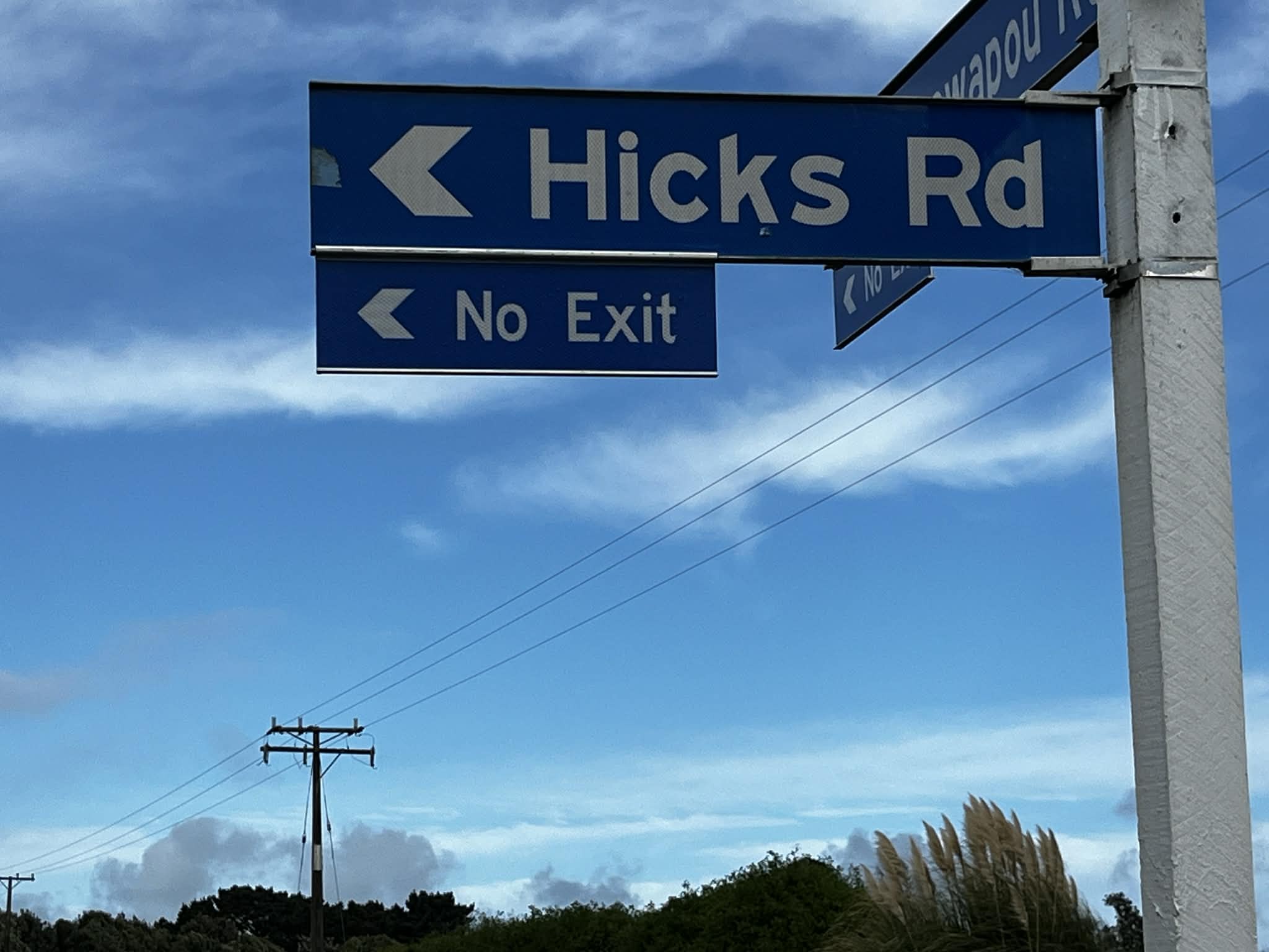 Hicks Rd Street Sign