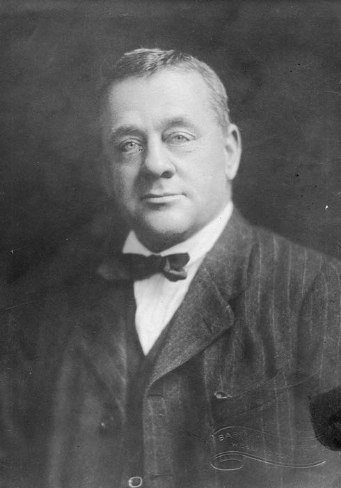 Thomas Valintine in his role as a public health administrator (1900s). New Zealand Free Lance. Collection of Alexander Turnbull Library (PAColl-0785).