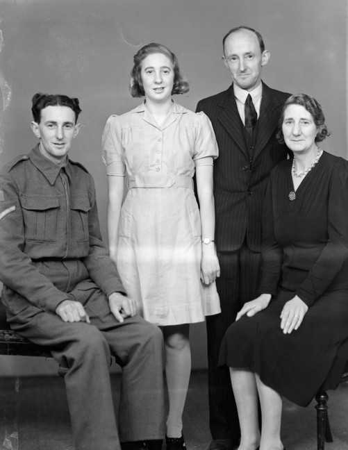 Harold Mundt And Family 2 SW1943 0778