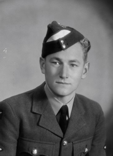 Donald Holder Close Up SW1942 0343