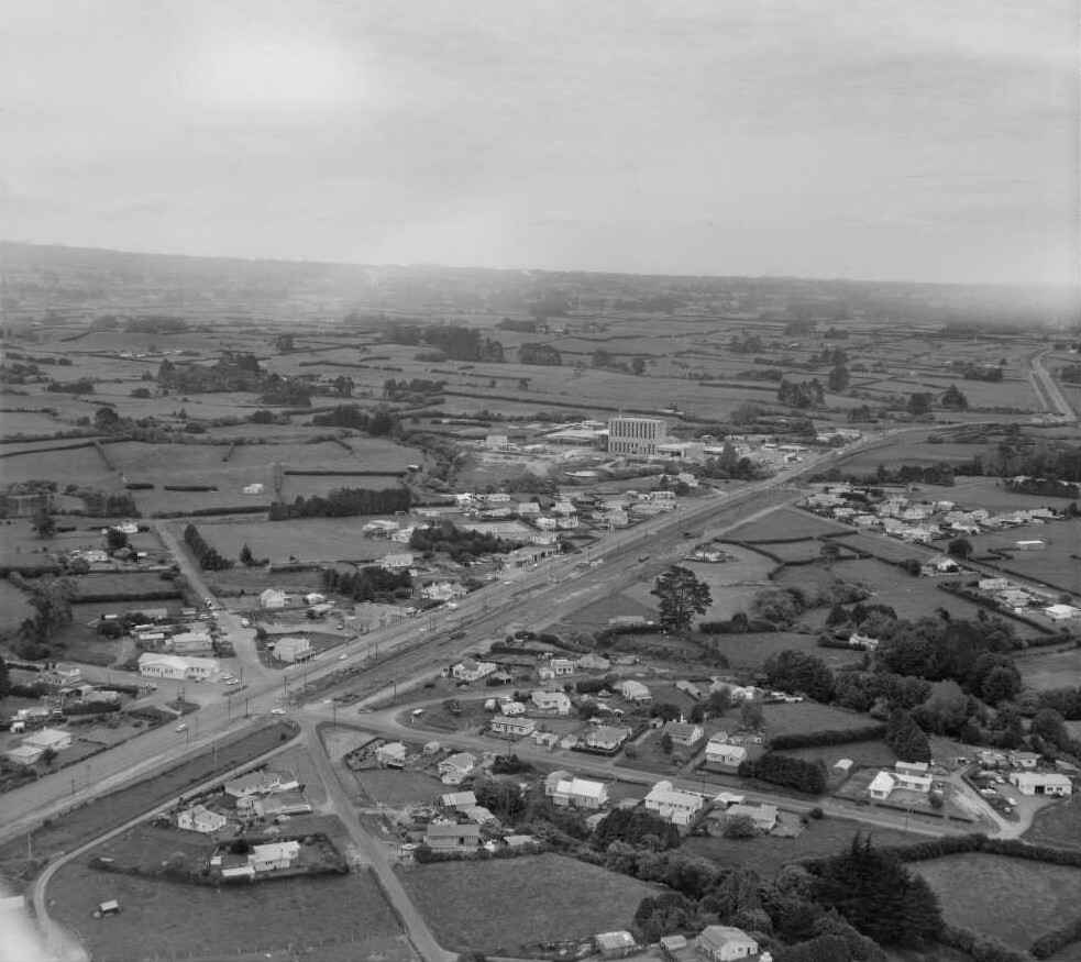 Aerial photograph of Midhirst with Fookes Street in the foreground (4 December 1975). Whites Aviation. Collection of National Library (WA-72901-F).