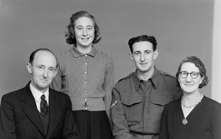 Harold Mundt And Family 1 SW1943 0816