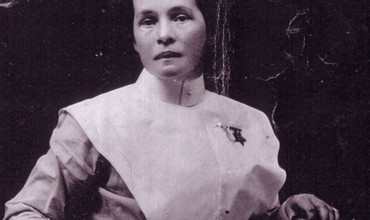 Nora Kelly wearing her nursing uniform. Taranaki Stories image collection.