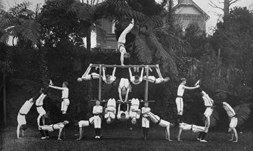 United Gymnastic Club, New Plymouth (about 1905). Unknown photographer. Collection of Puke Ariki (PHO2011-2002).
