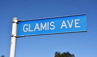 Glamis Avenue sign (2019). Rachel Sonius. Word on the Street image collection.