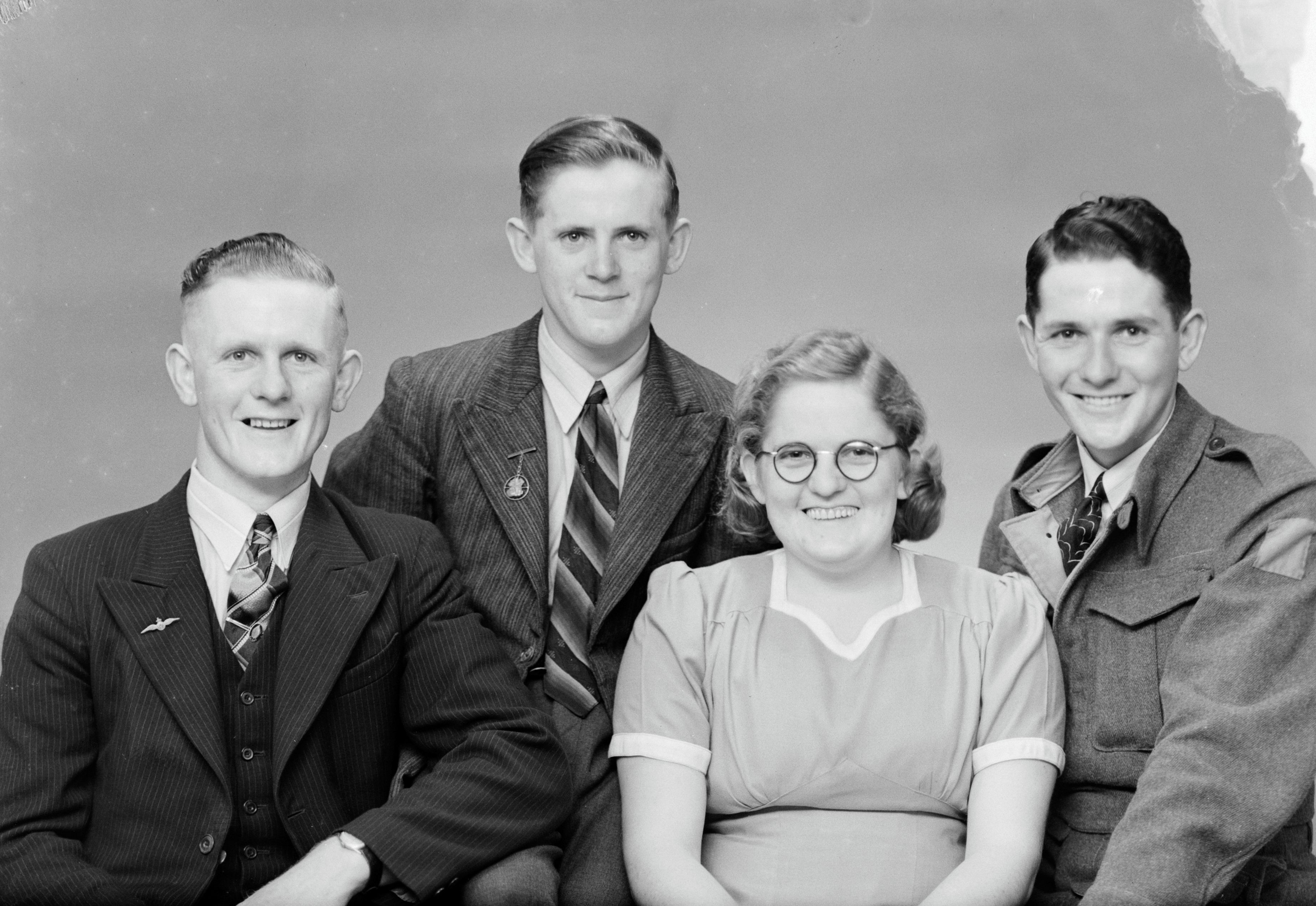 Ronald Cash on the left with his siblings Norman, Colin and Dulcie (1940s). Swainson's Studios. Collection of Puke Ariki (WD.055844a).