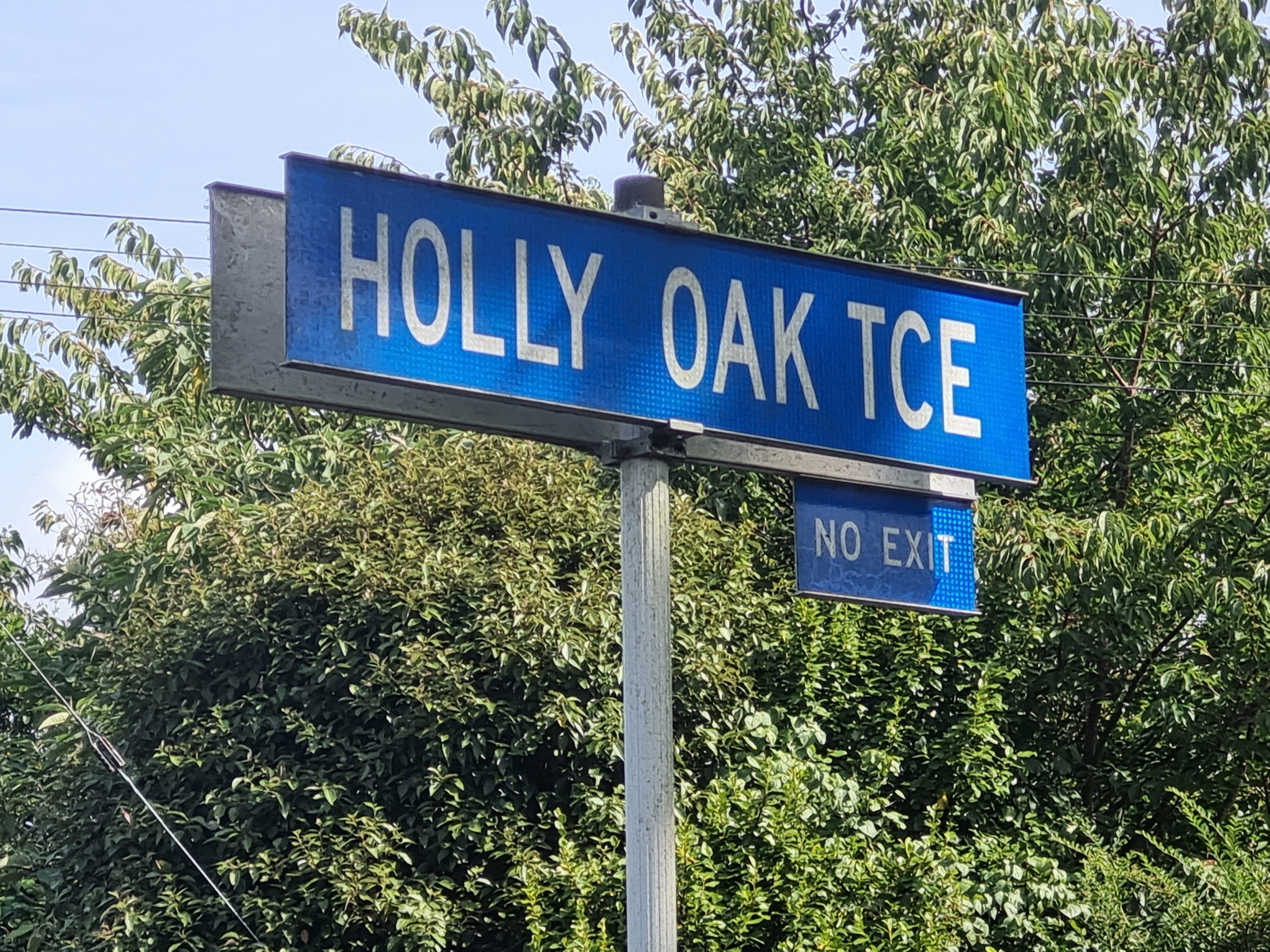 Holly Oak Tce Street Sign