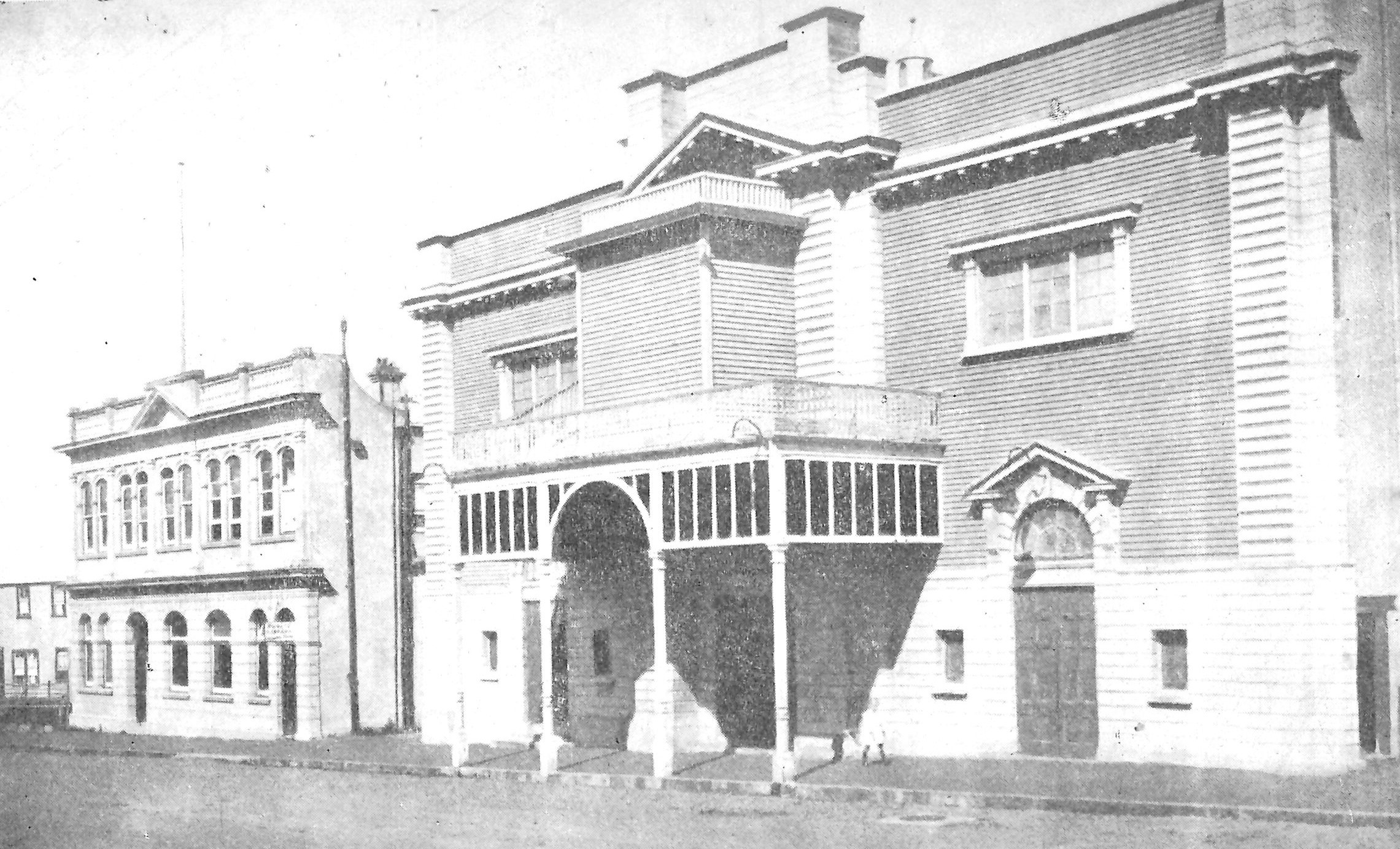 Eltham’s Municipal Buildings and Town Hall in the 1920s. Source: ‘The Settlement and Development of Taranaki’ published by E. Bradbury & Co. (1926).