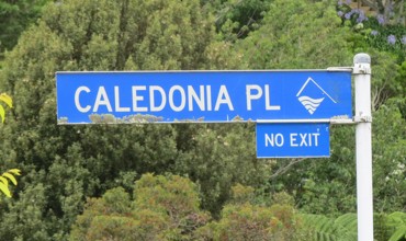 Caledonia Place street sign