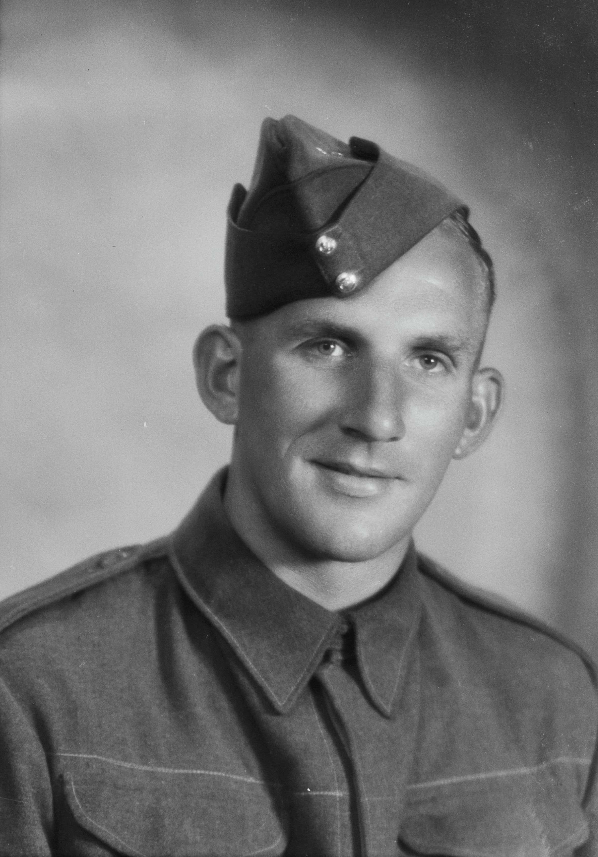 Mervyn Jensen (1941-1942). Swainson's Studios. Collection of Puke Ariki (SW1923-1965.00669b).