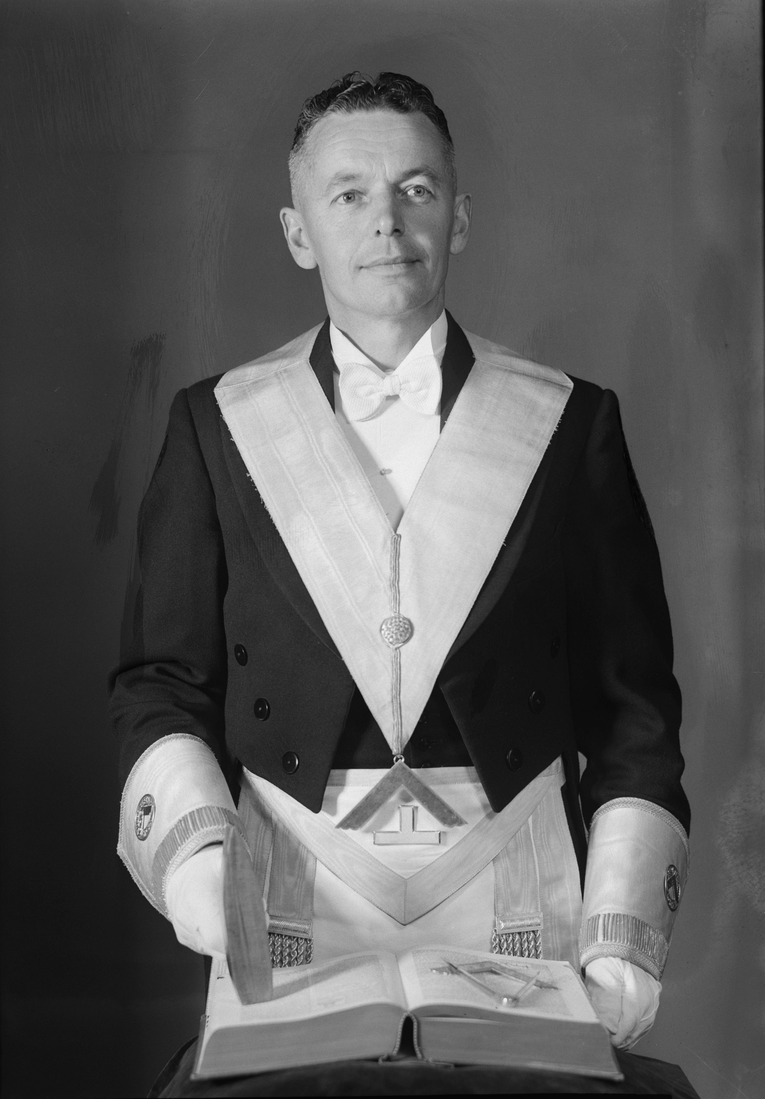 William Liley wearing lodge regalia (12 November 1958). Swainson's Studios. Collection of Puke Ariki (WD.003059).