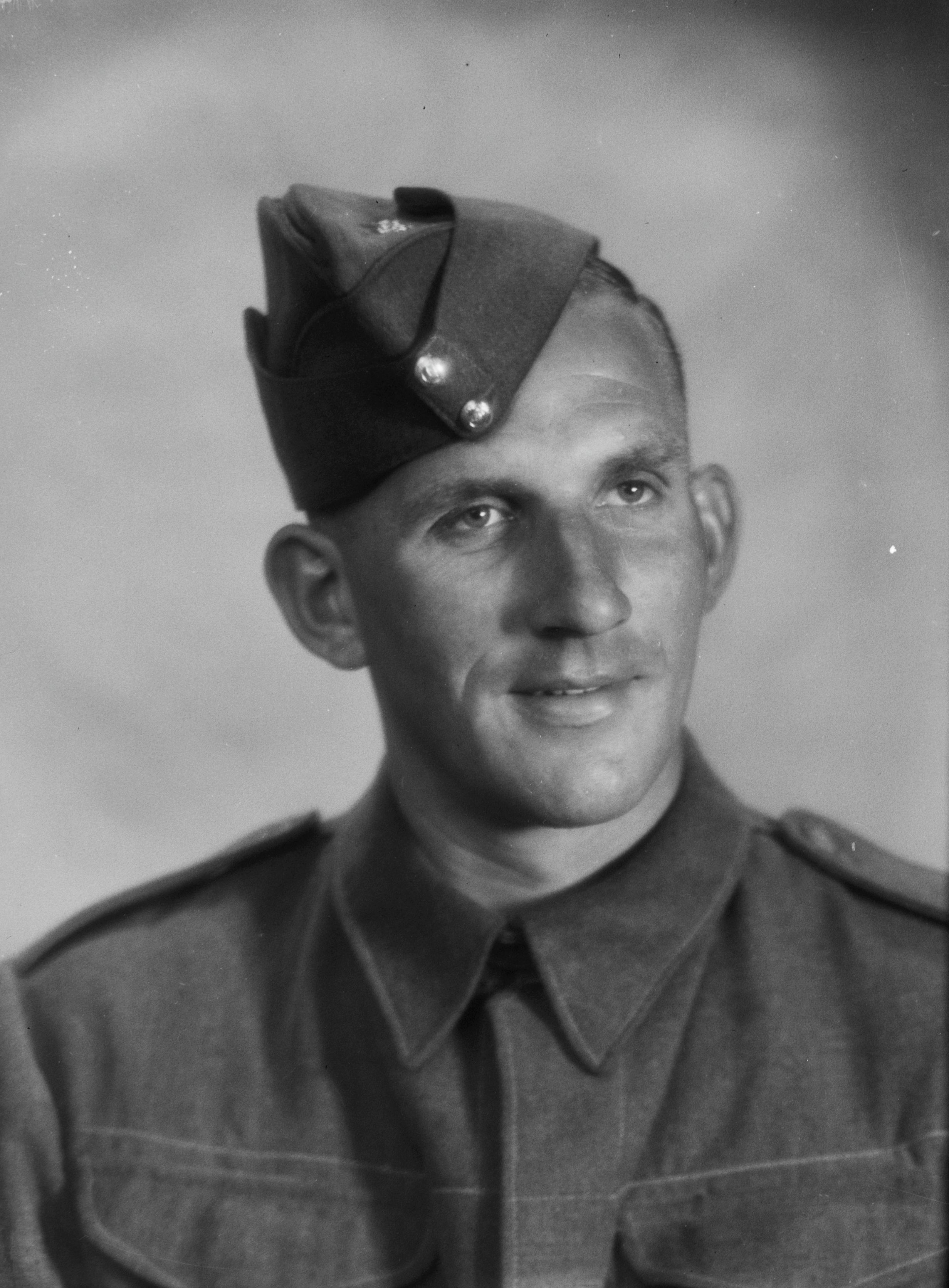 Mervyn Jensen (1941-1942). Swainson's Studios. Collection of Puke Ariki (SW1923-1965.00669a).