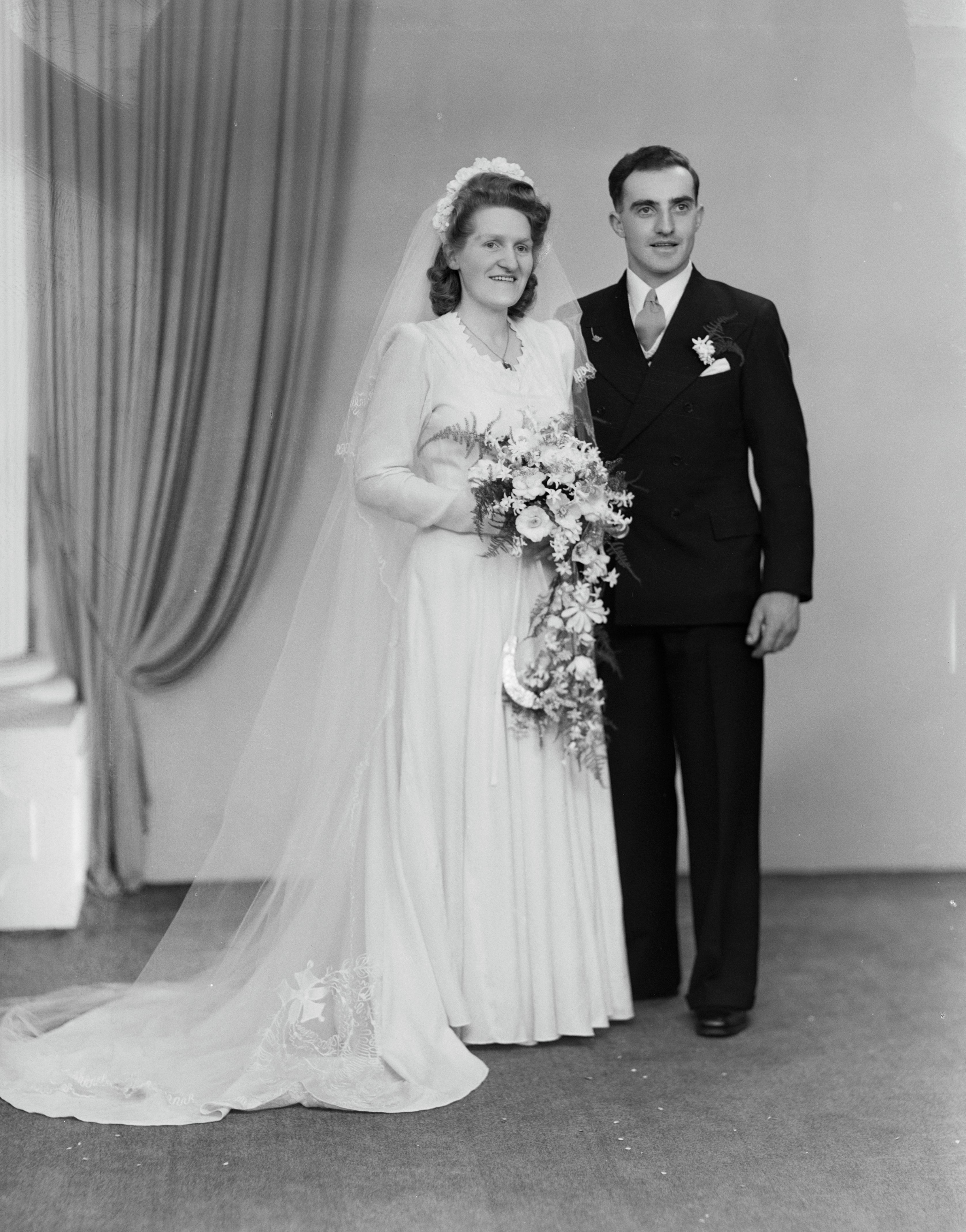 Eric Hadland and Jean Reed on their wedding day (25 August 1945). Swainson's Studios. Collection of Puke Ariki (SW1945.1853).