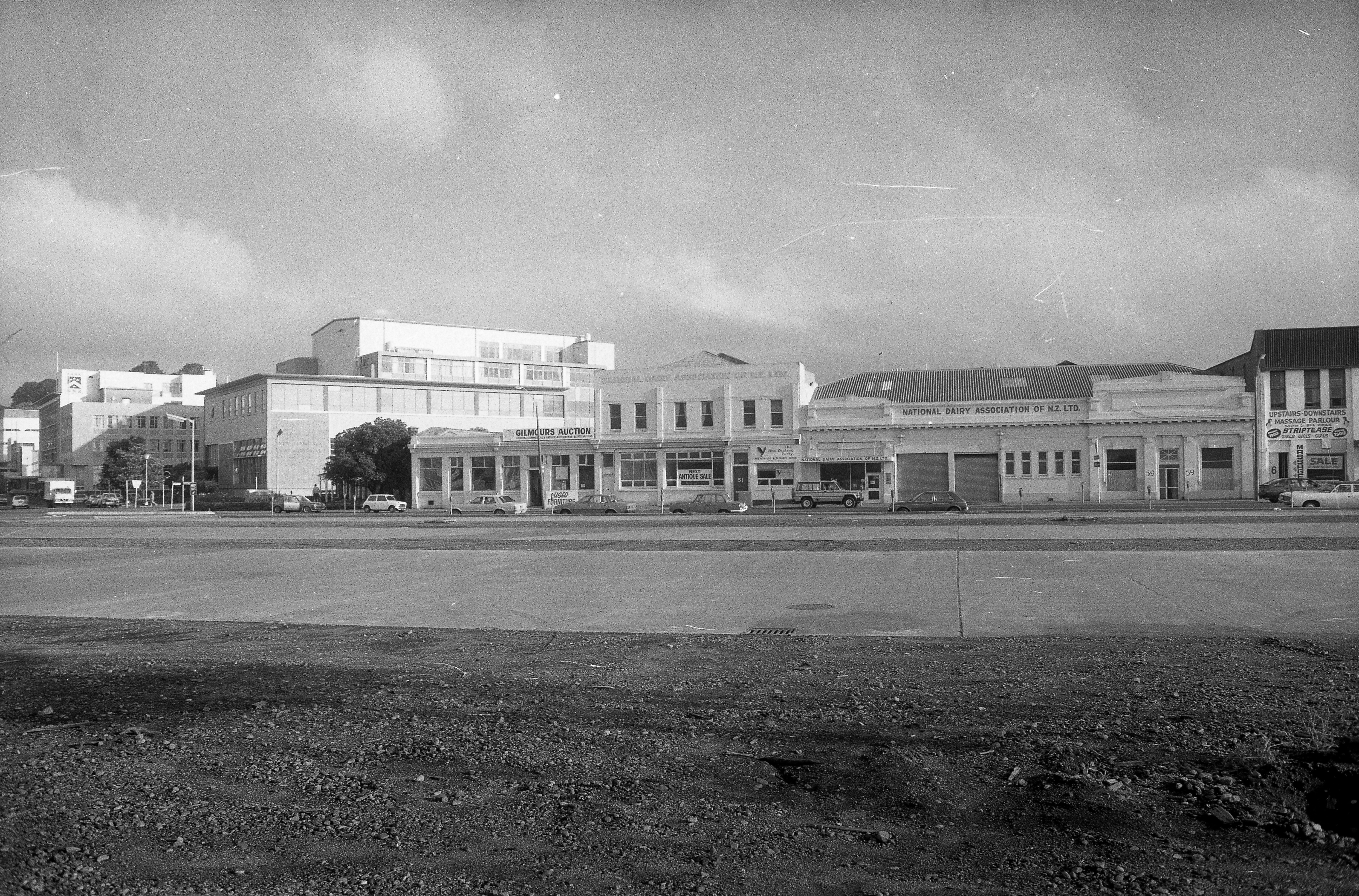 C.A. Wilkinson's Building to the left of the National Dairy Association on St Aubyn Street (1986). Caleb Wyatt. Collection of Puke Ariki (PHO2012-0136).