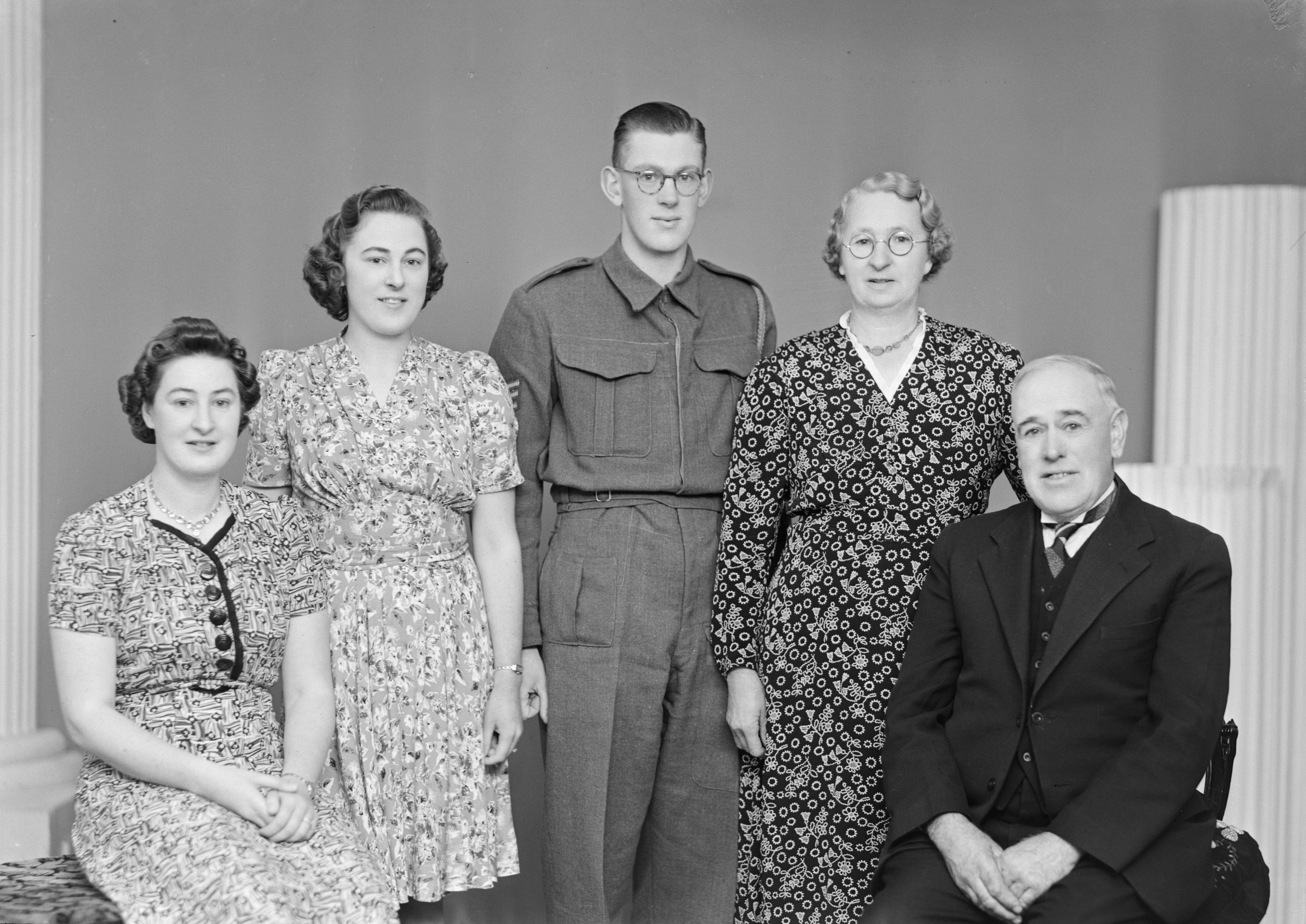 Urry, Family (1942). Swainson's Studios. Collection of Puke Ariki (SW1942.0906).