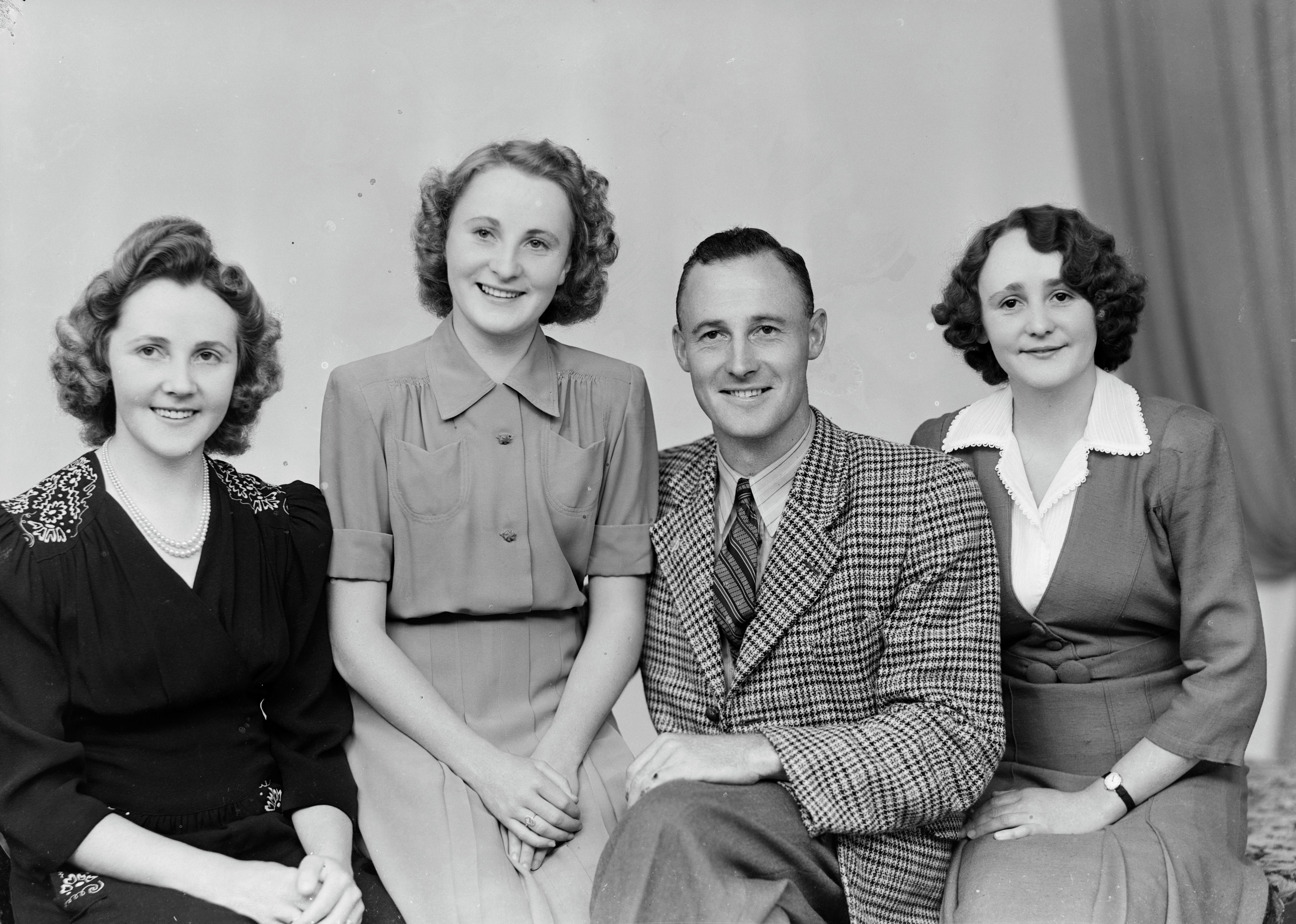 Arthur Baker with his sisters Ethel Mary, Patricia (Pat) May and Thelma Margaret (1946). Swainson's Studios. Collection of Puke Ariki (SW1946.0039).