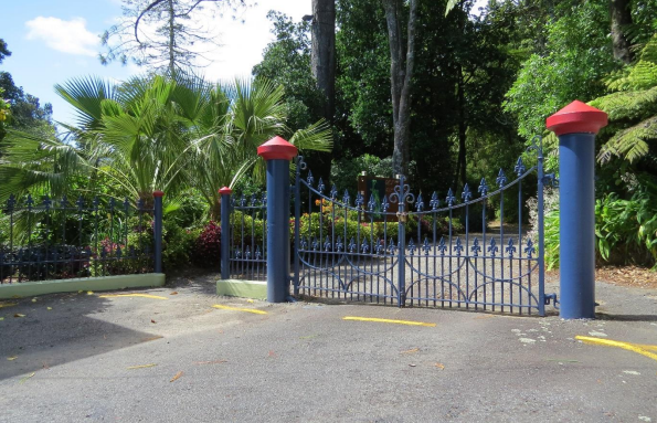 Victoria Road Entrance Gates 2019